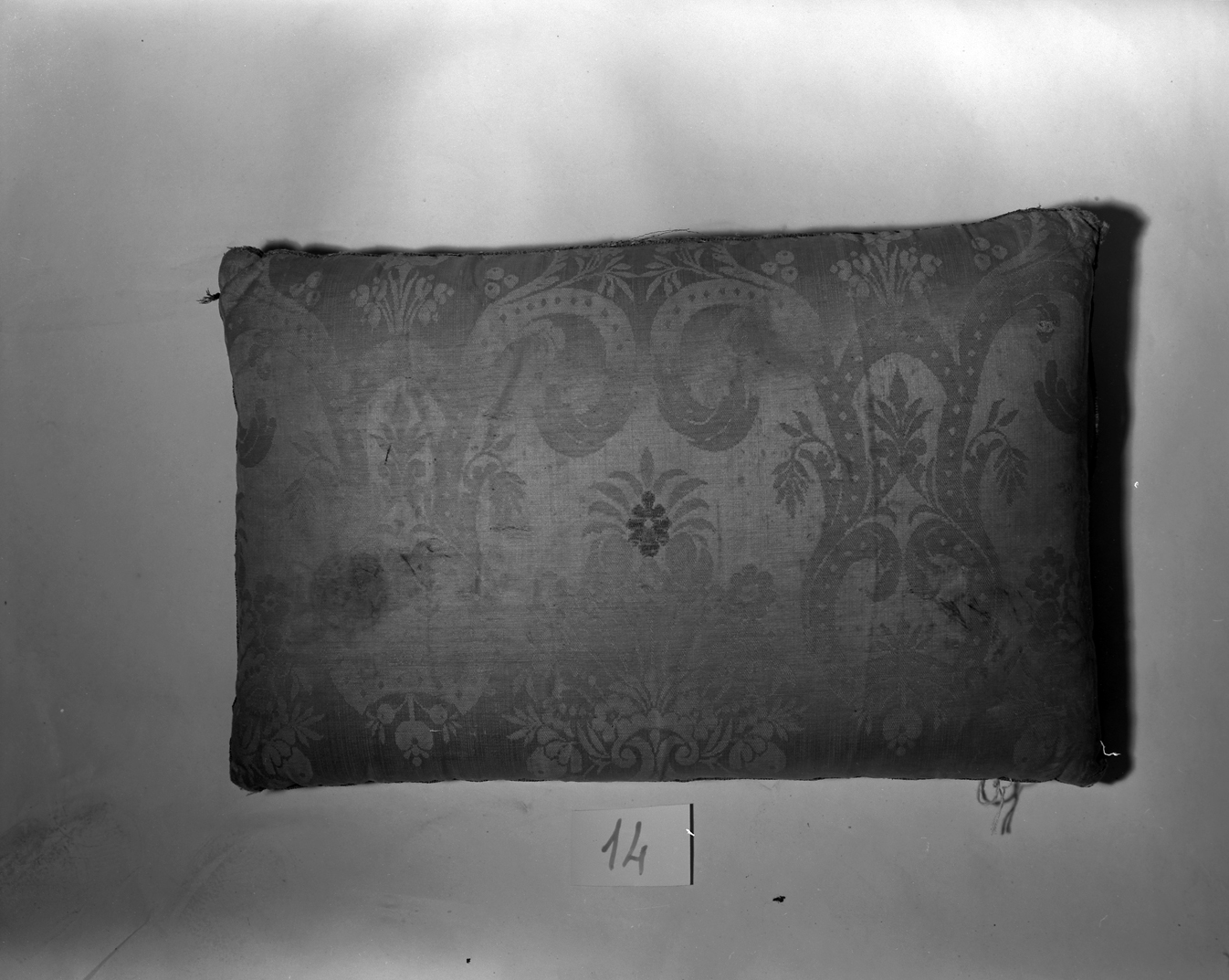 cuscino per libro liturgico, elemento d'insieme - manifattura italiana (fine/inizio secc. XVII/ XVIII)