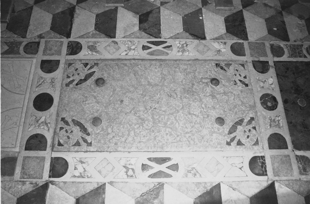 lastra tombale - ambito veneto (secondo quarto sec. XVIII)