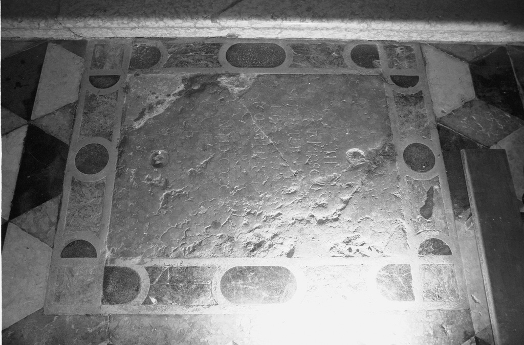 lastra tombale - ambito veneto (primo quarto sec. XVIII)