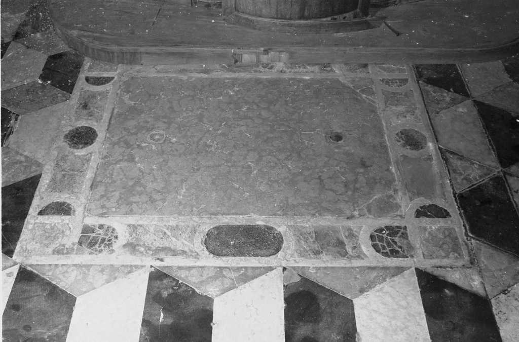 lastra tombale - ambito veneto (prima metà sec. XVIII)