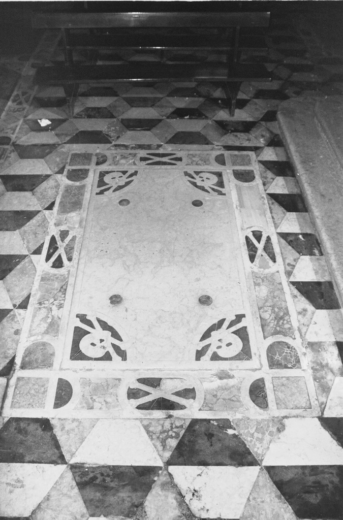 lastra tombale - ambito veneto (secondo quarto sec. XVIII)