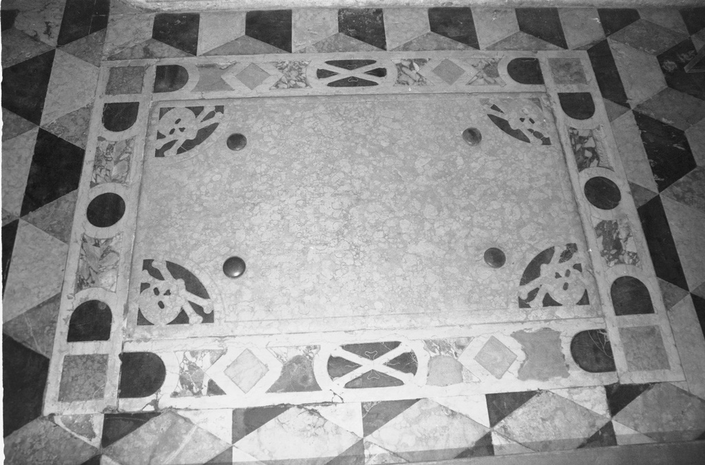 lastra tombale - ambito veneto (secondo quarto sec. XVIII)