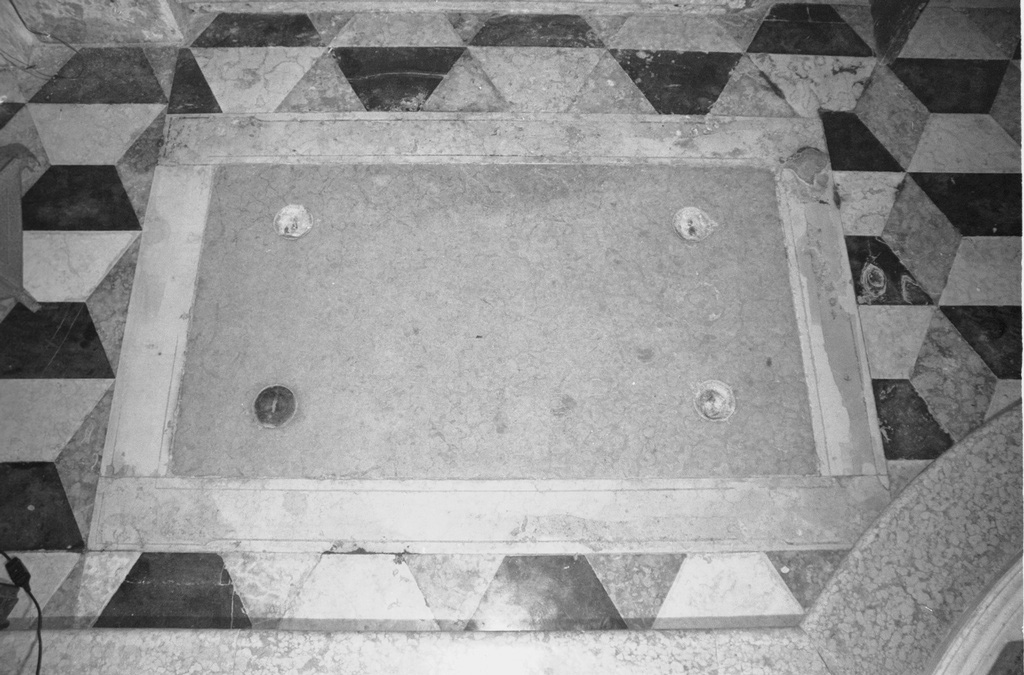 lastra tombale - ambito veneto (secondo quarto sec. XVIII)