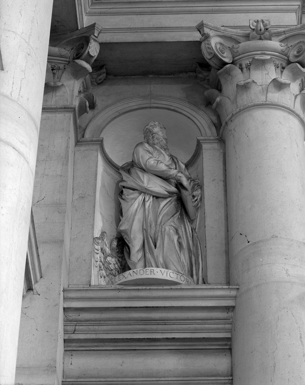 San Giovanni Evangelista (statua) di Vittoria Alessandro (sec. XVI)