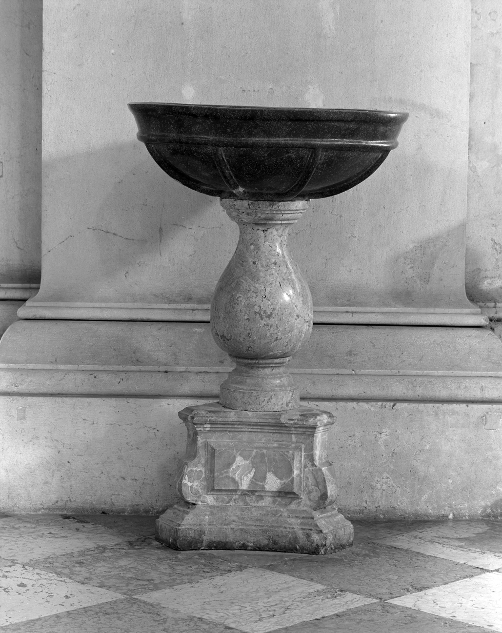 acquasantiera - ambito veneto (seconda metà sec. XVI)