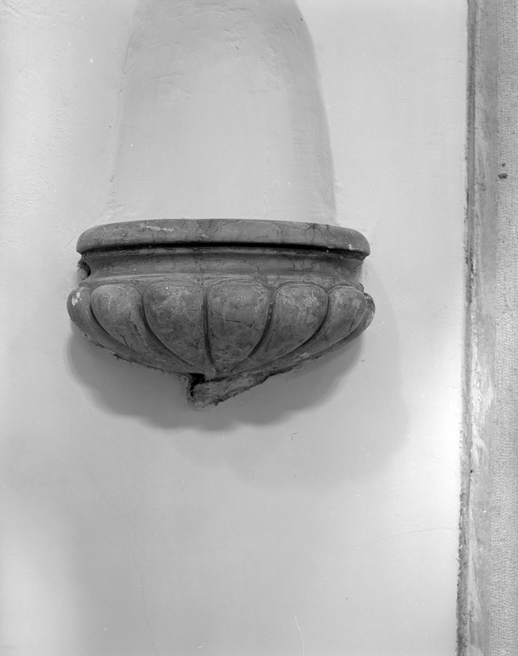 acquasantiera - ambito veneto (seconda metà sec. XVI)