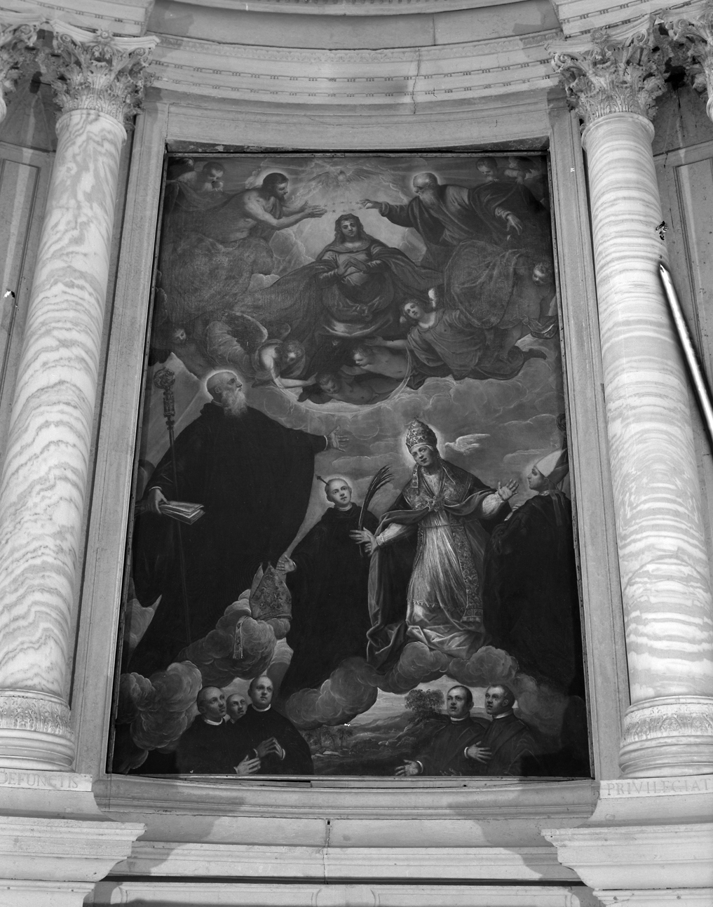Madonna incoronata tra Santi Benedettini (dipinto) di Robusti Jacopo detto Tintoretto (sec. XVI)