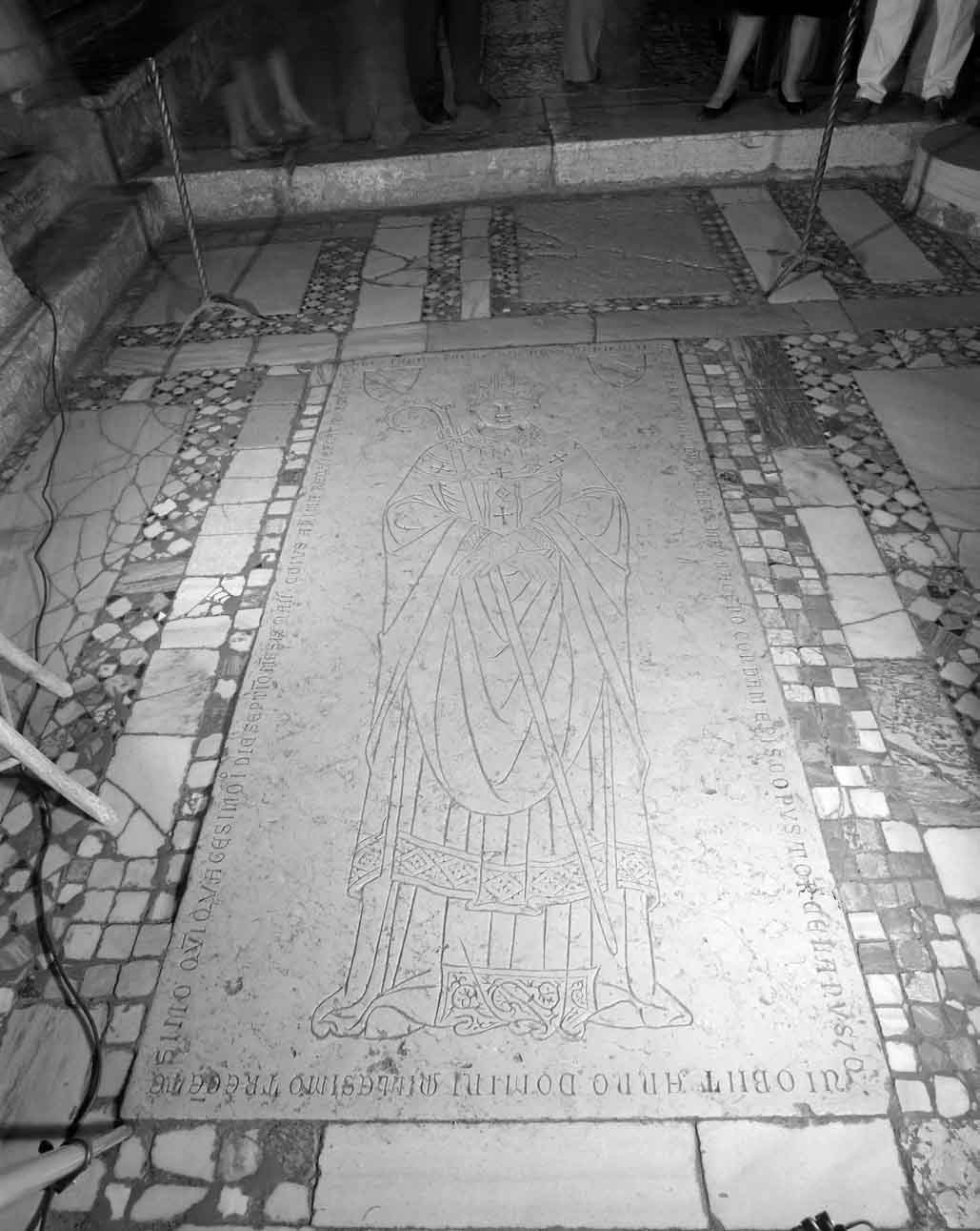 lastra tombale - ambito veneziano (sec. XIV)