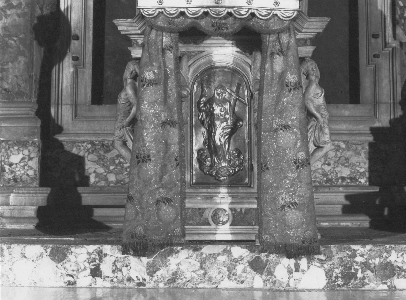 conopeo di tabernacolo - manifattura veneta (seconda metà sec. XIX)