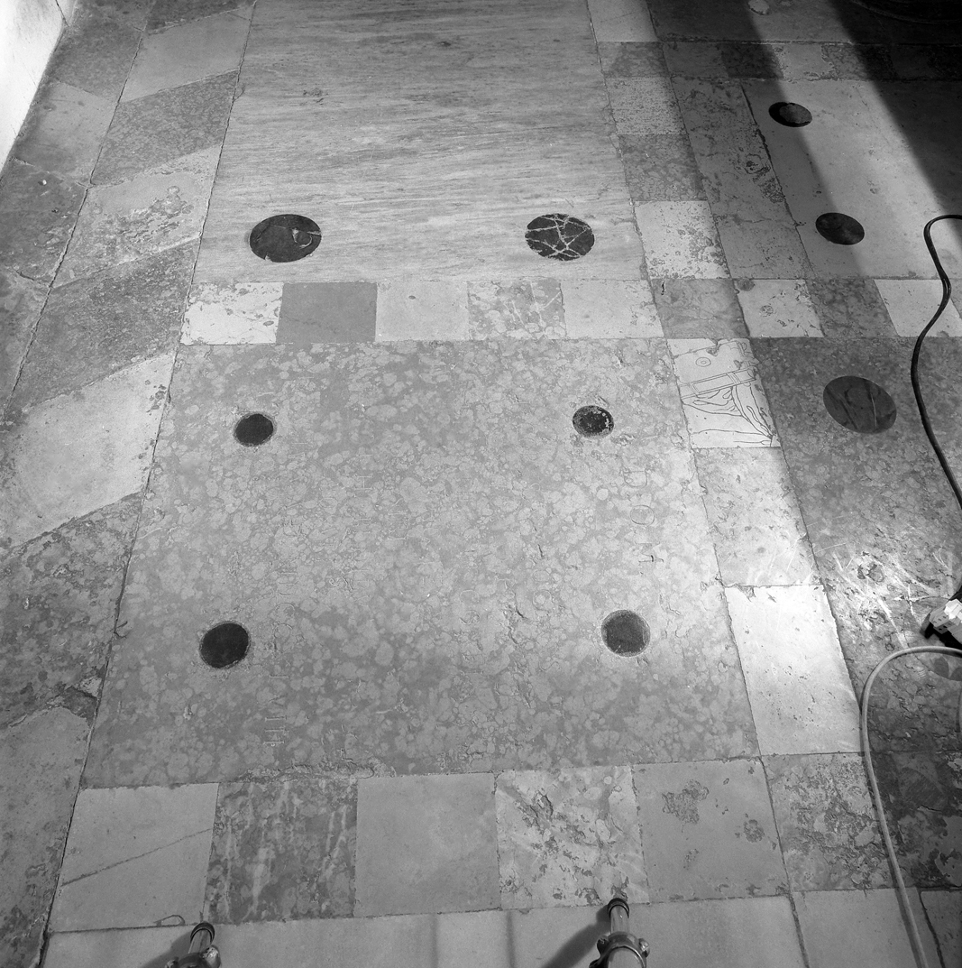 lapide tombale - ambito veneto (sec. XVIII)