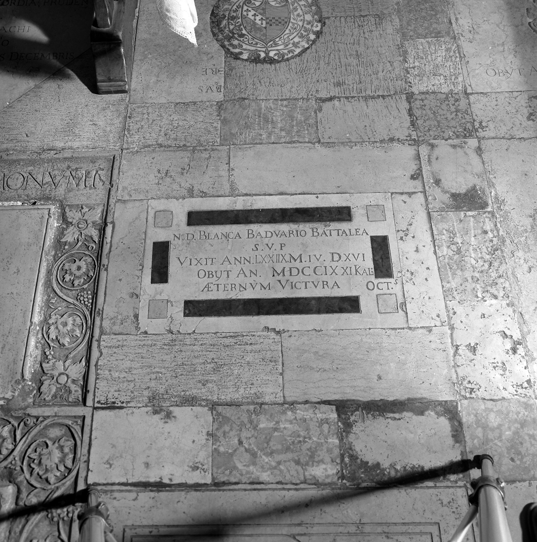 lapide tombale - ambito veneto (sec. XVIII)