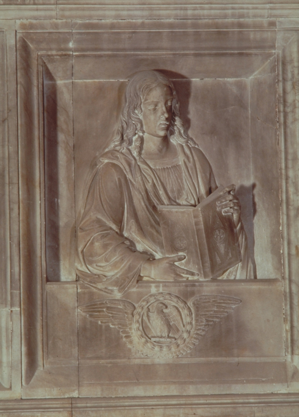 San Giovanni Evangelista (rilievo, elemento d'insieme) di Lombardo Tullio (attribuito) (inizio sec. XVI)
