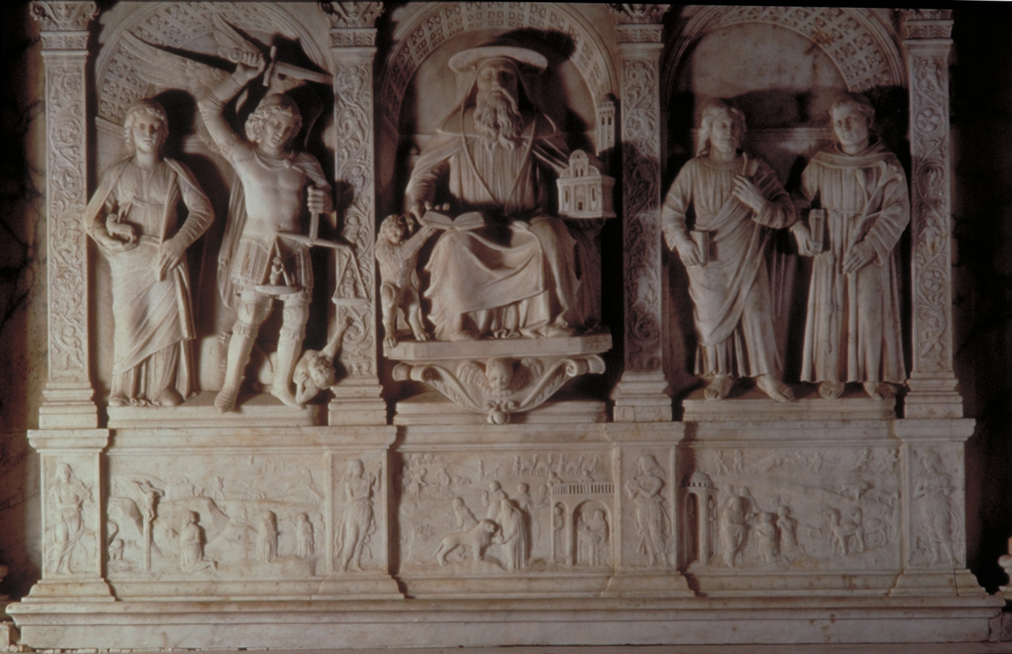 Donne musicanti (rilievo, elemento d'insieme) di Lombardo Tullio (attribuito) (secc. XV/ XVI)
