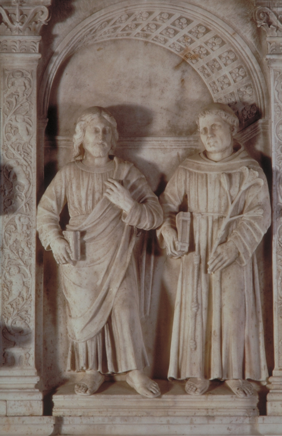 San Giacomo Apostolo e Sant'Antonio (rilievo, elemento d'insieme) di Lombardo Tullio (attribuito) (secc. XV/ XVI)