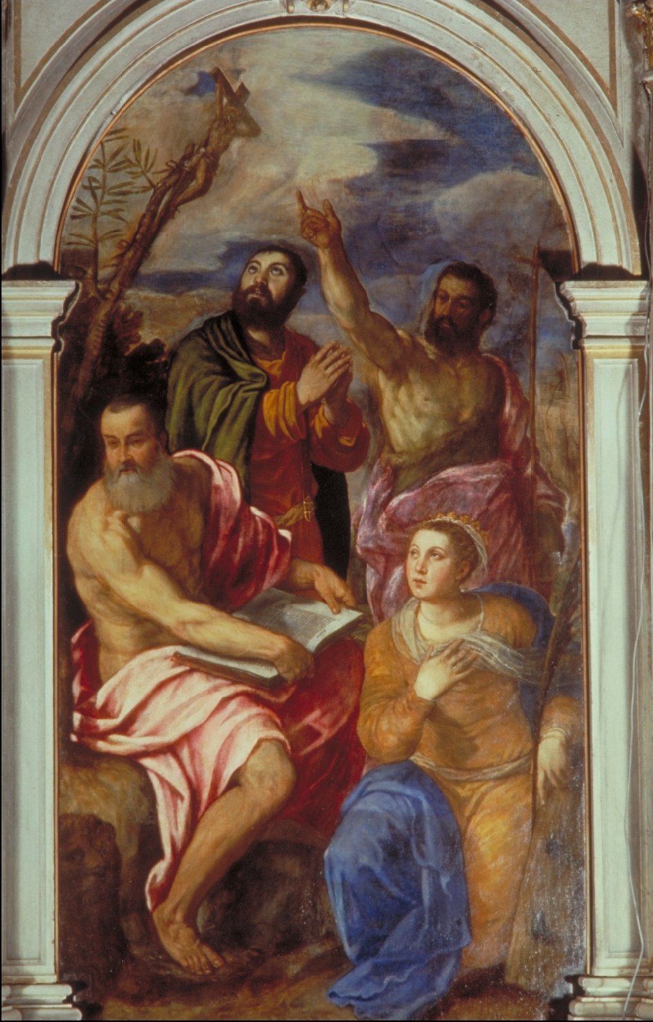 Santa Caterina, San Girolamo, San Giovanni Battista e San Giacomo adorano il Crocifisso (dipinto) di Porta Giuseppe detto Giuseppe Salviati (sec. XVI)