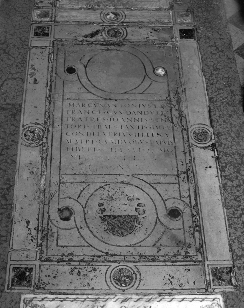 lastra tombale - produzione veneziana (sec. XVII)