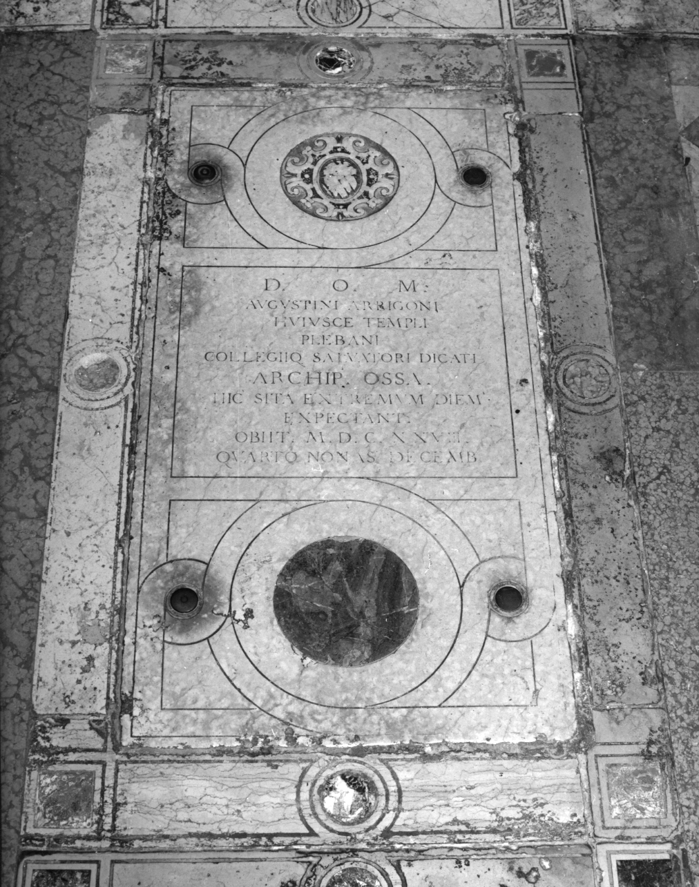 lastra tombale - produzione veneziana (sec. XVII)