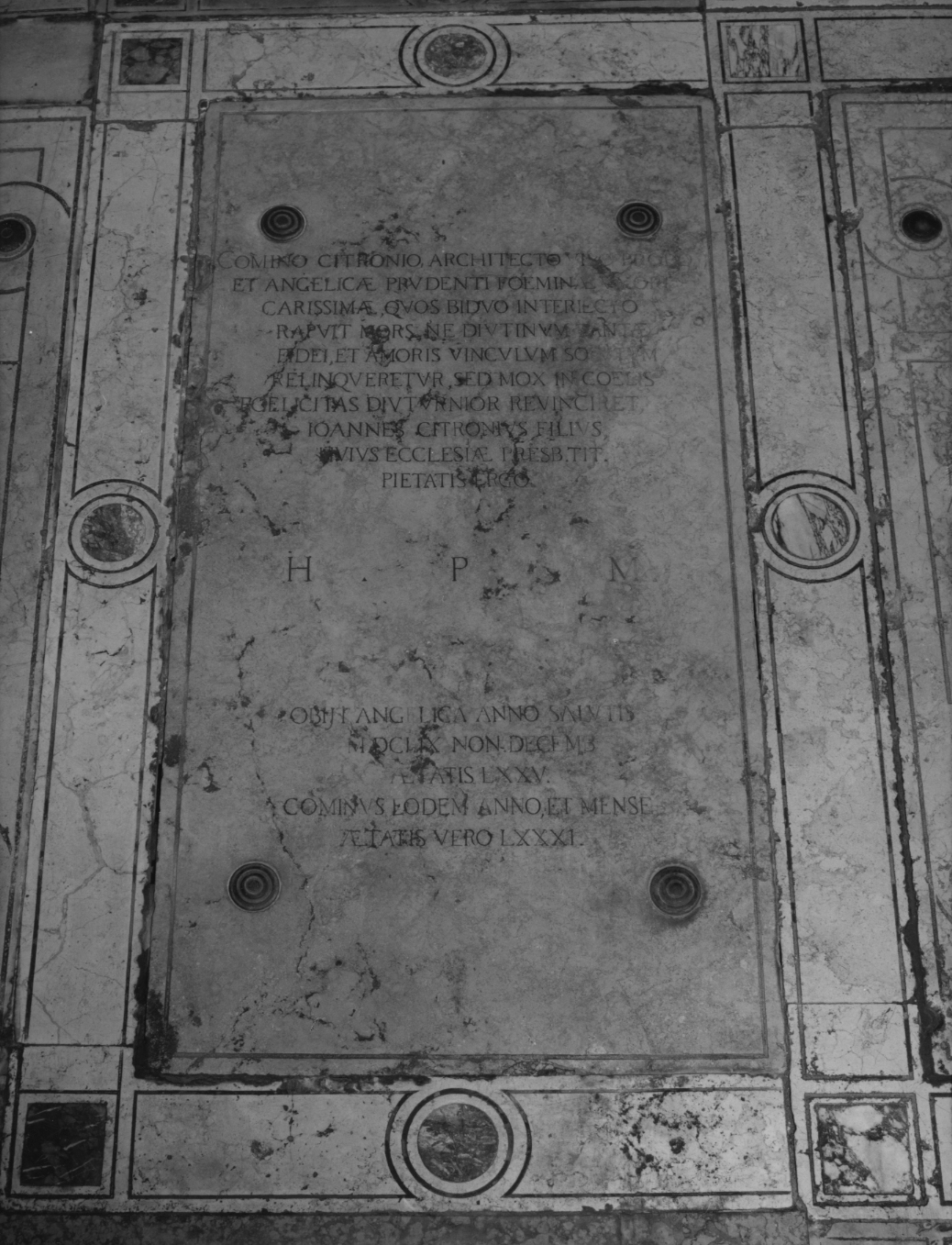 lastra tombale - produzione veneziana (sec. XVII)