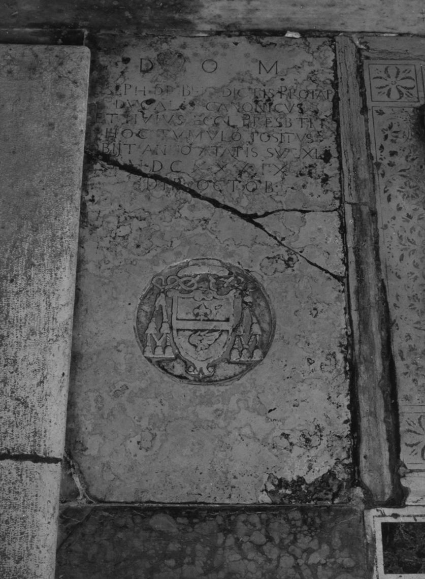 lastra tombale - produzione veneziana (sec. XVII)