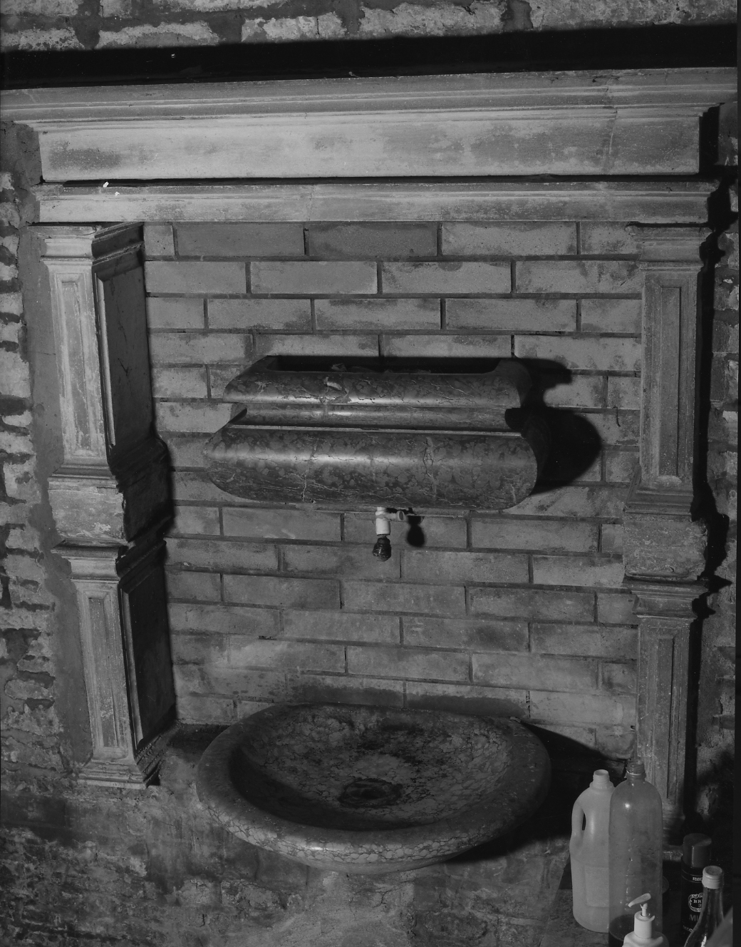 lavabo da sacrestia, insieme - bottega veneta (seconda metà sec. XVIII)