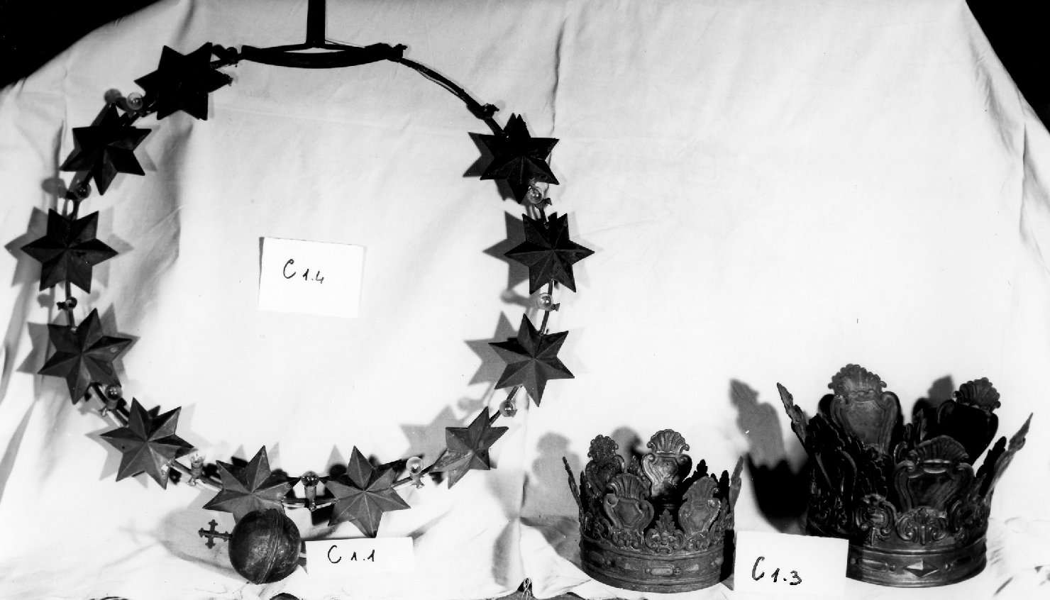 globo e croce (scultura, elemento d'insieme) - bottega veneziana (sec. XVIII)