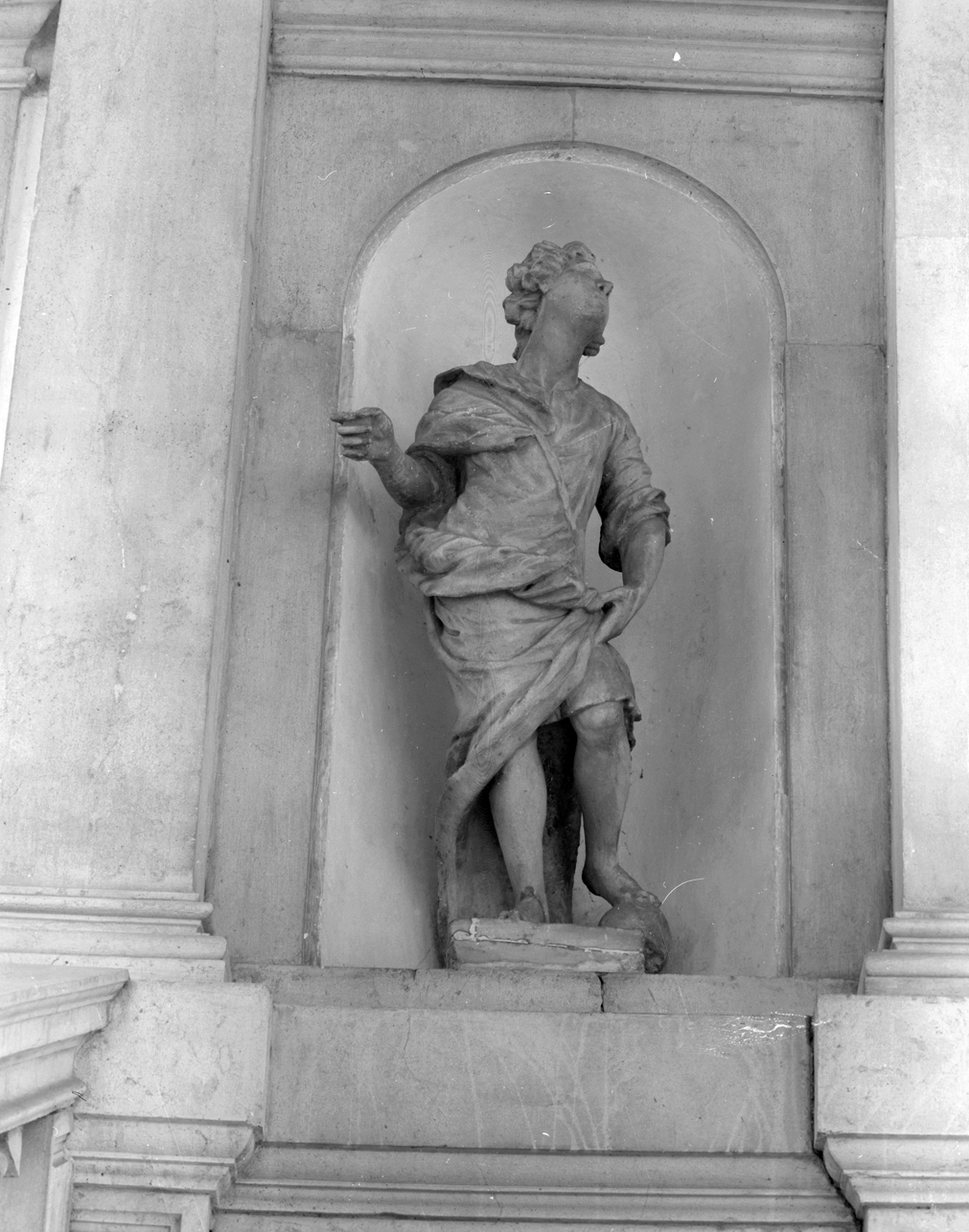 Ragazzo con Sfera Dorata, figura maschile (statua) - ambito veneto (terzo quarto sec. XVII)