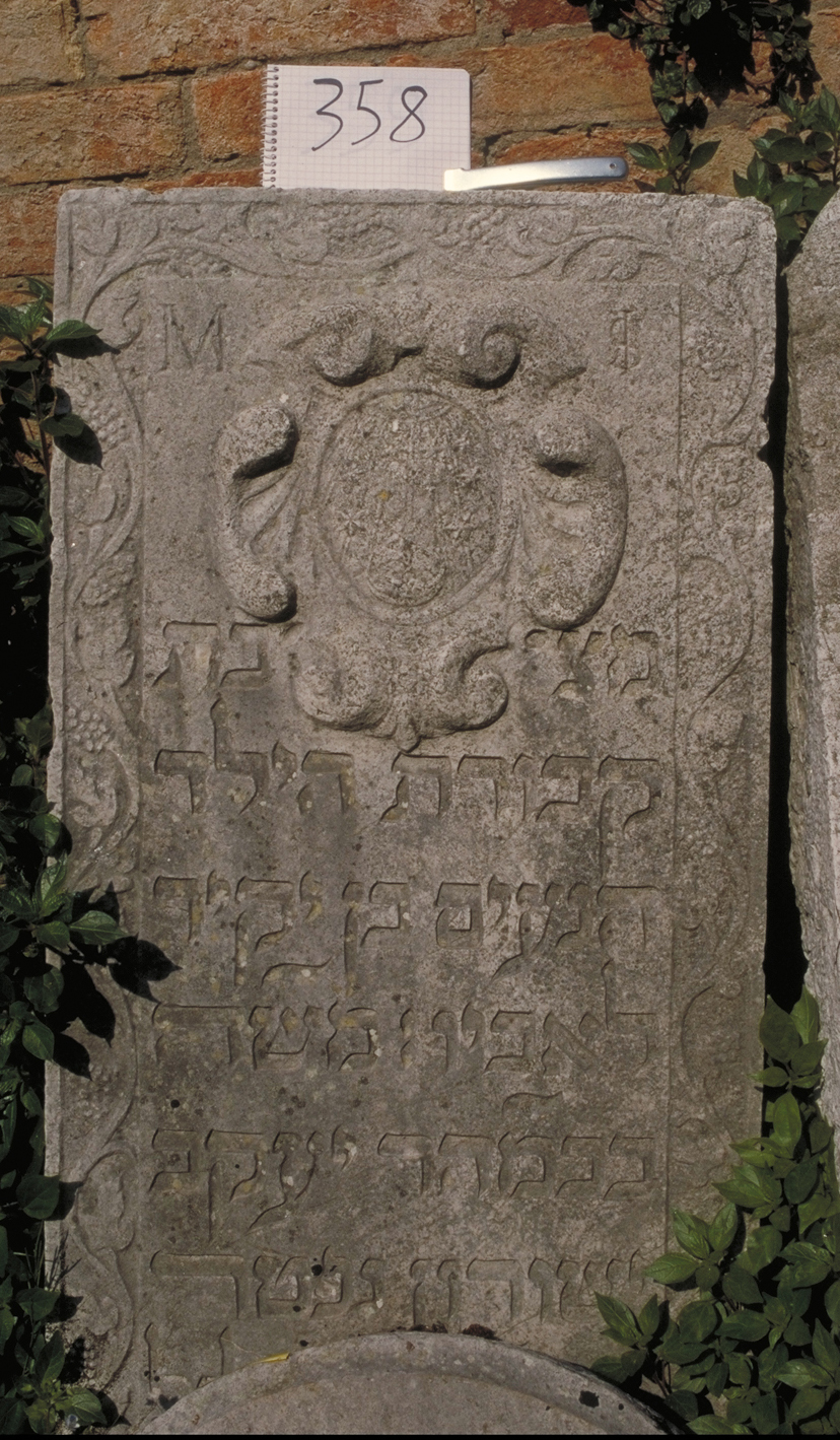 iscrizione (coperchio di sarcofago) - ambito veneto (sec. XVIII)