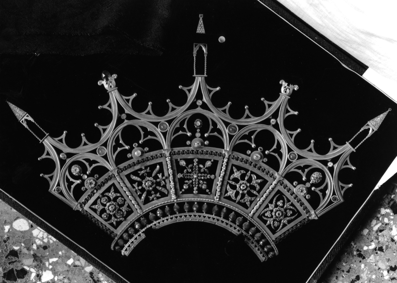 corona - bottega veneziana (sec. XX)