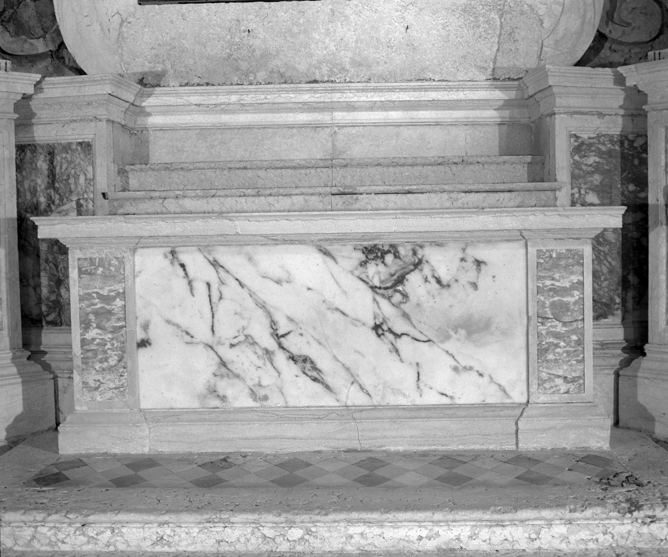 mensa d'altare, elemento d'insieme di Gaspari Antonio (attribuito) (prima metà sec. XVIII)