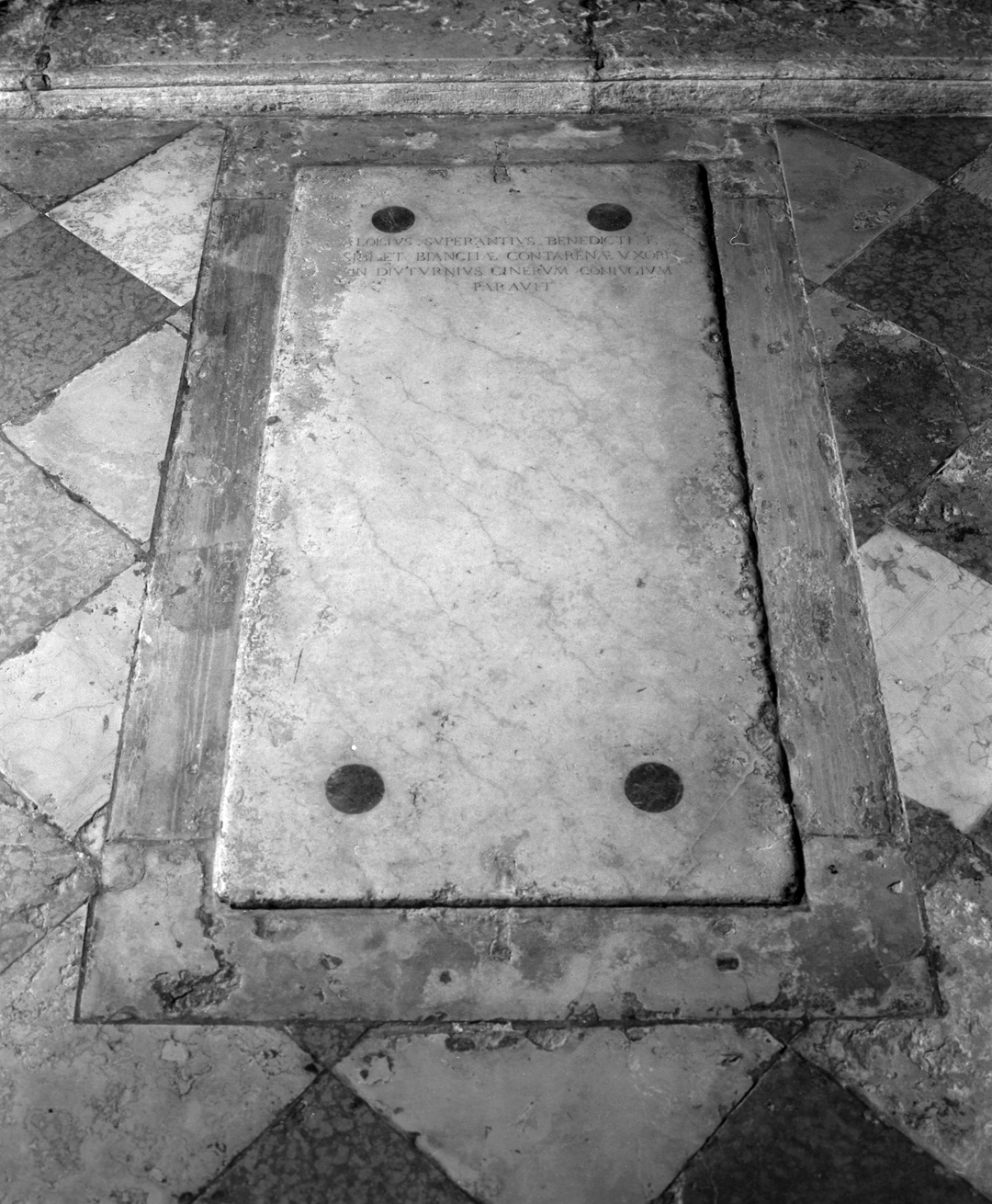 lapide tombale - ambito veneto (sec. XVII)