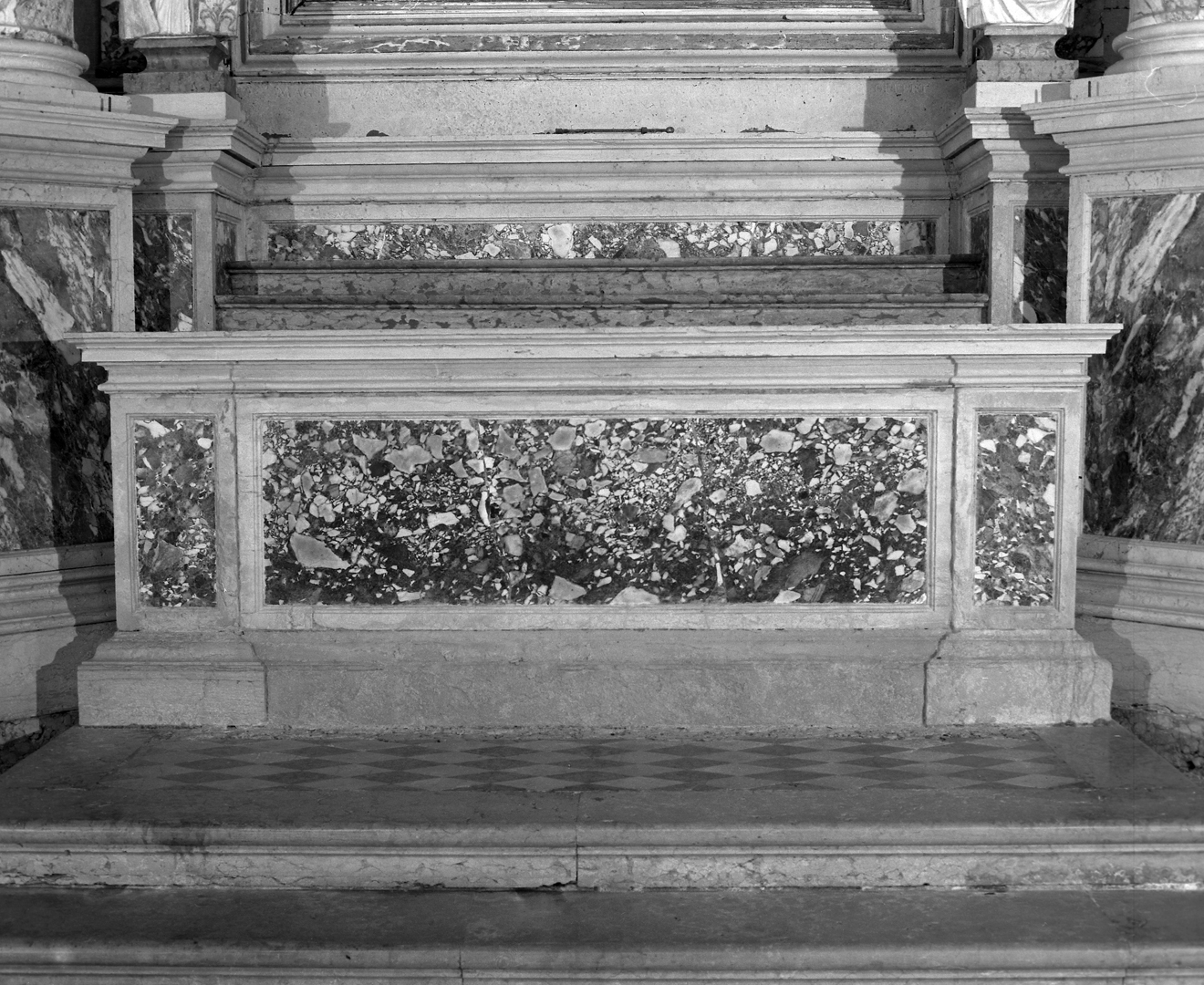 mensa d'altare, elemento d'insieme di Gaspari Antonio (attribuito) (prima metà sec. XVIII)