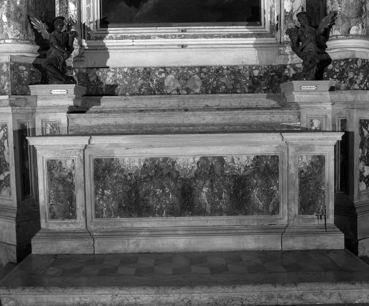 mensa d'altare, elemento d'insieme di Gaspari Antonio (prima metà sec. XVIII)