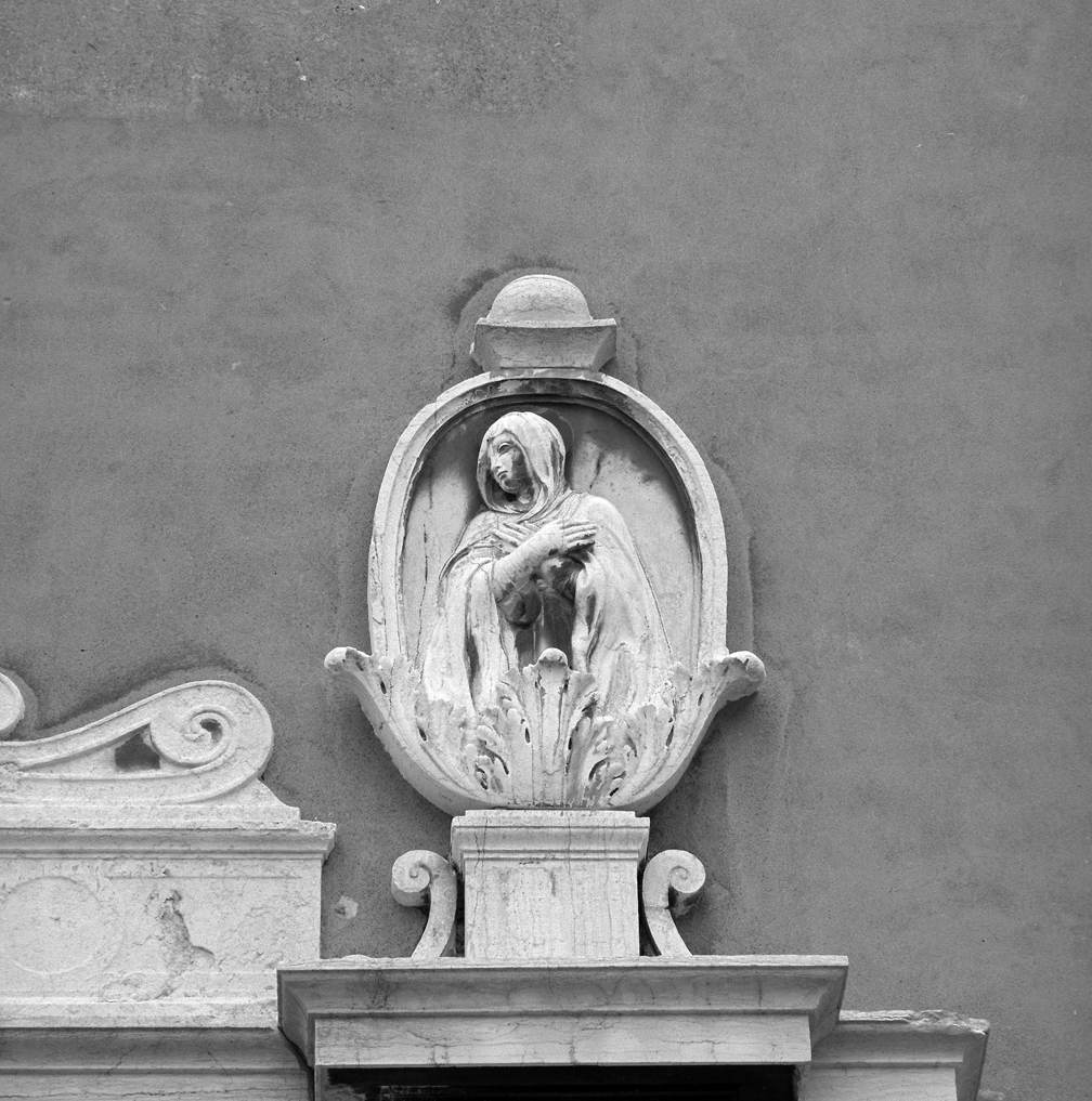 Madonna annunciata (rilievo) di Tatti Jacopo detto Jacopo Sansovino (scuola) (sec. XVI)