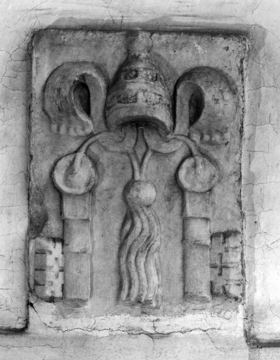 INSEGNA PAPALE (rilievo) - ambito veneto (terzo quarto sec. XVIII)