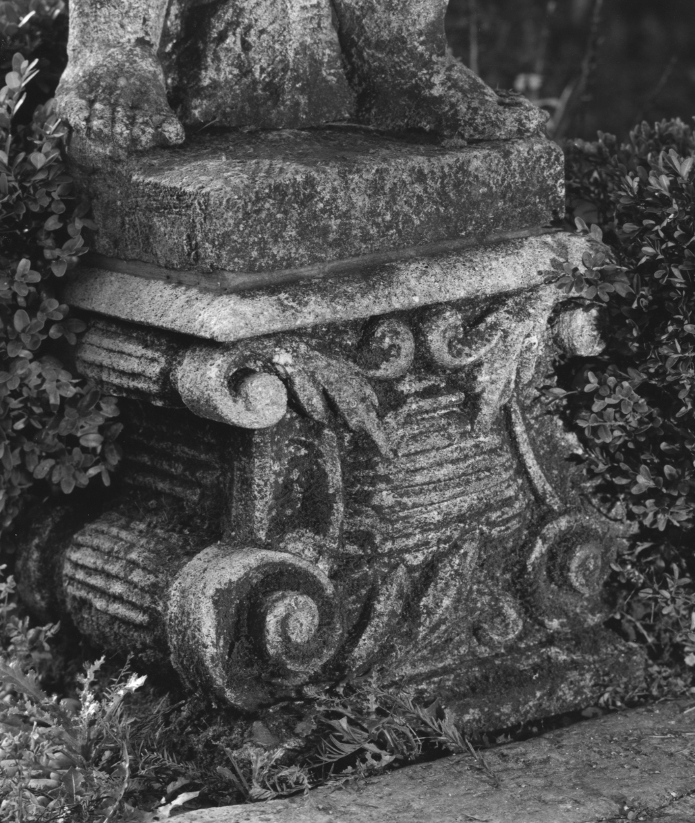 piedistallo, elemento d'insieme - ambito veneto (sec. XVIII)