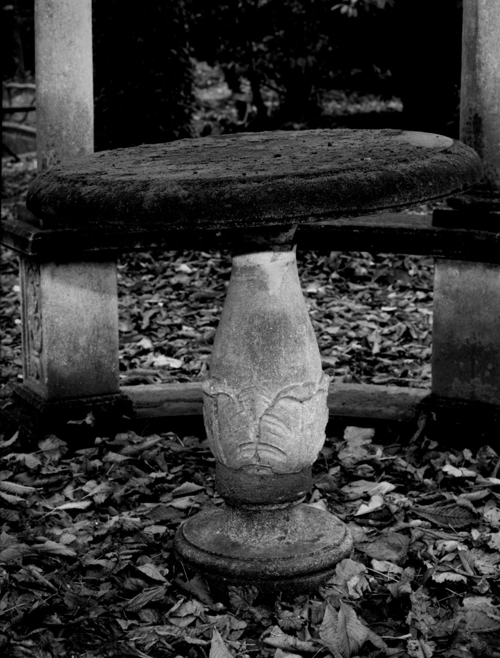 tavolino, elemento d'insieme - ambito veneto (inizio sec. XX)