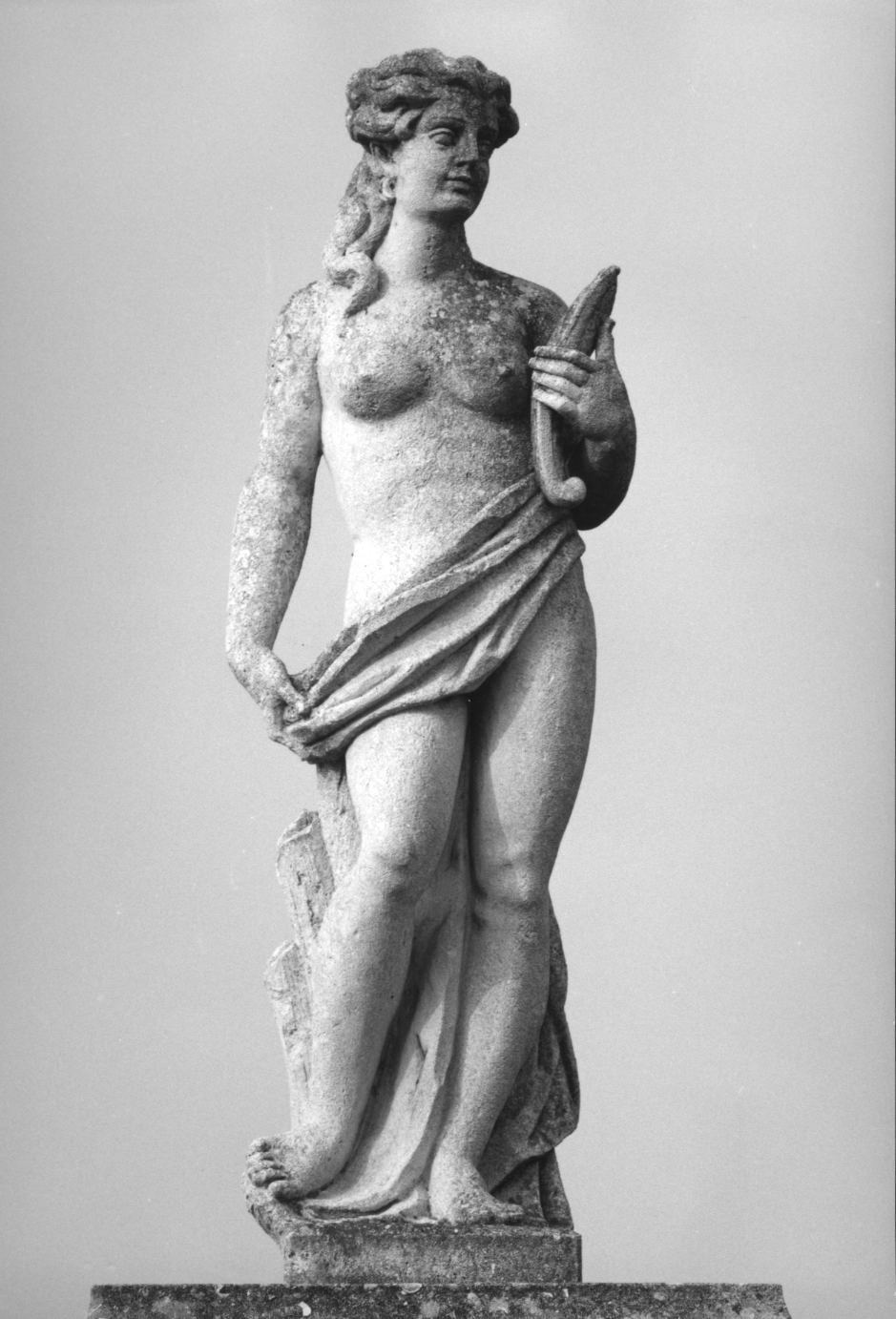 figura femminile (statua, elemento d'insieme) - ambito veneto (sec. XIX)