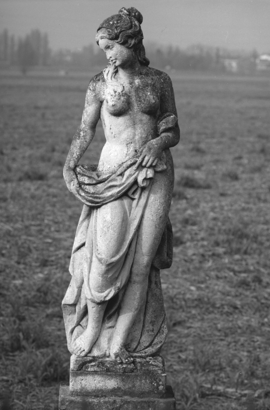 figura femminile (statua, elemento d'insieme) - ambito veneto (sec. XIX)