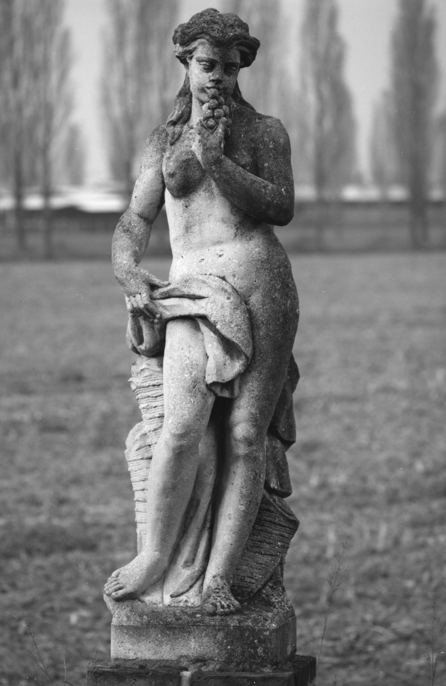 figura femminile (statua, elemento d'insieme) - ambito veneto (sec. XIX)