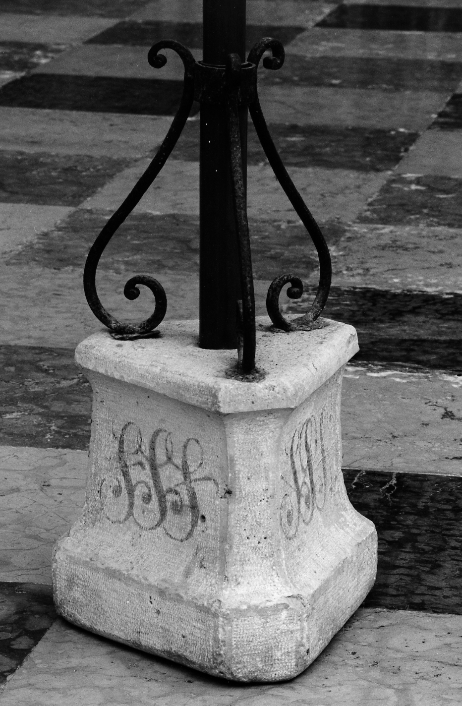 base per il cero pasquale - ambito veneto (prima metà sec. XIX)