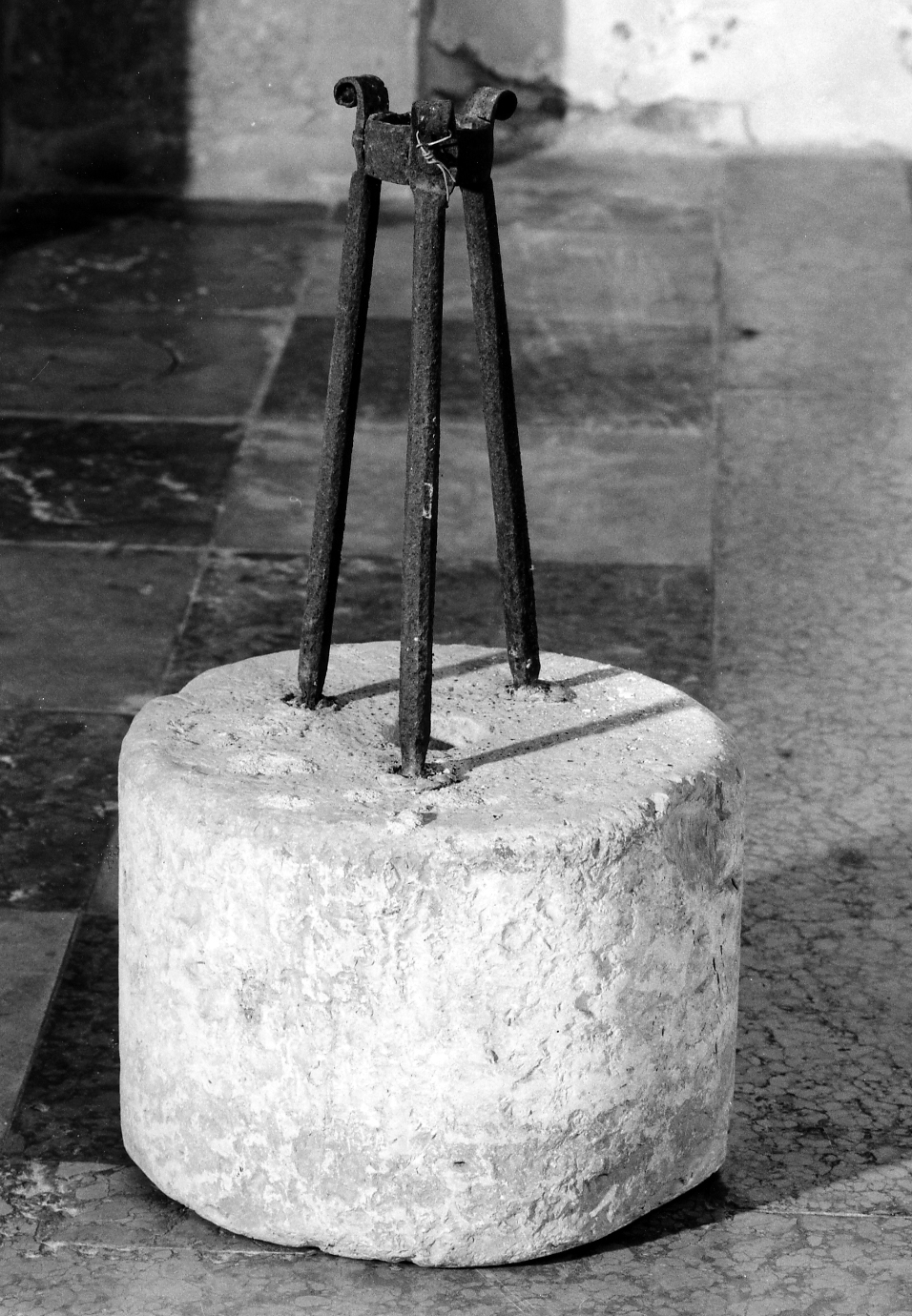 base per il cero pasquale - ambito veneto (sec. XVII)