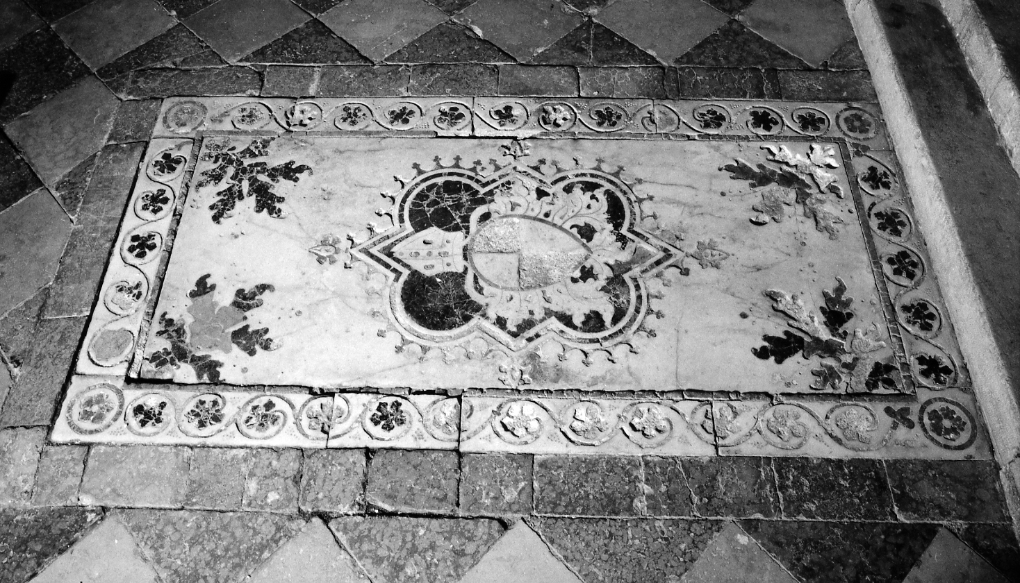 lastra tombale - ambito veneto (sec. XV)