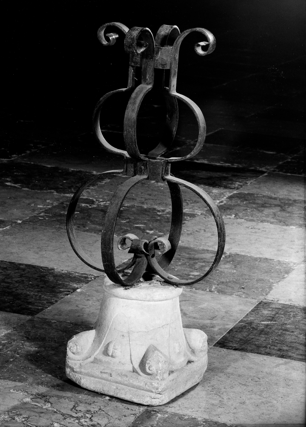 base per il cero pasquale - ambito veneto (sec. XVII)