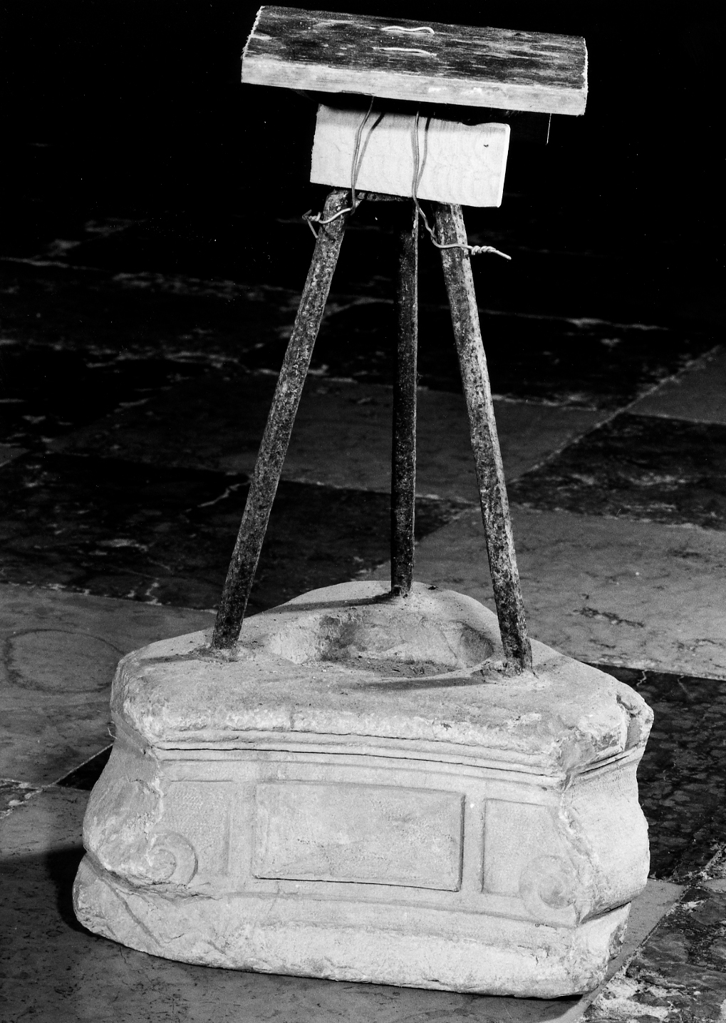 base per il cero pasquale - ambito veneto (sec. XVII)