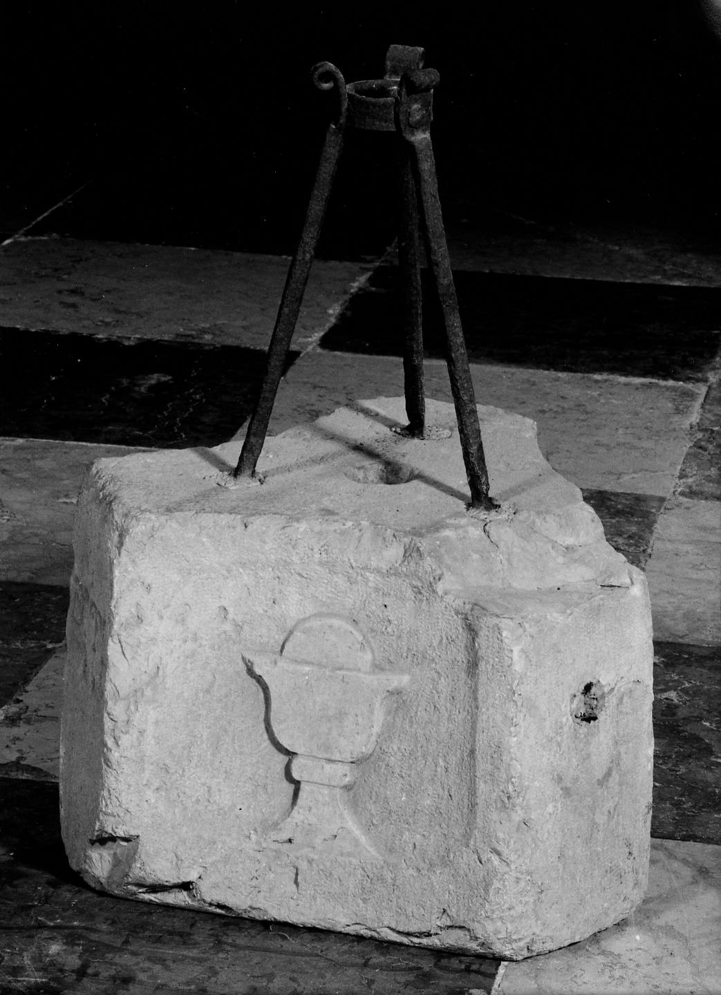 base per il cero pasquale - ambito veneto (sec. XVII)