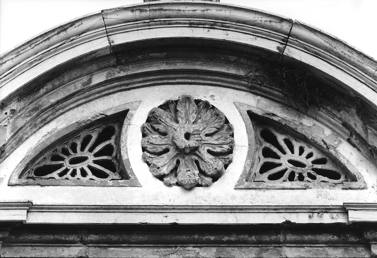 motivo decorativo floreale (rilievo) - ambito veneto (metà sec. XVIII)