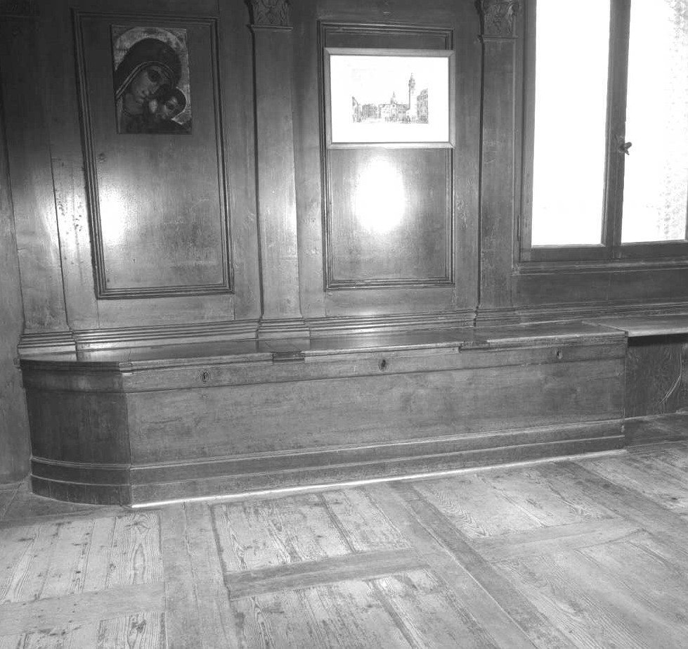 cassapanca - ambito veneto (sec. XIX)