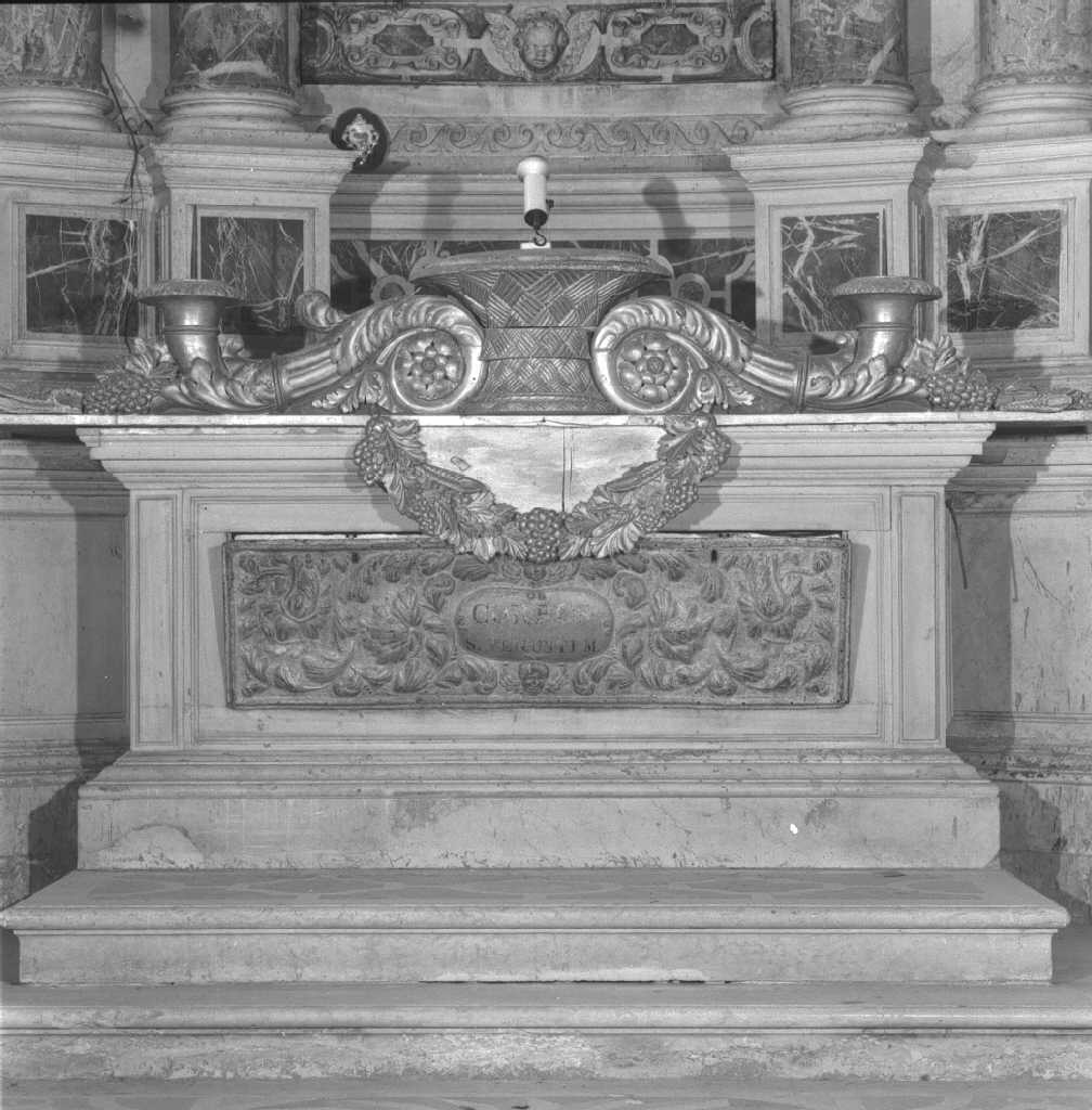 mensa d'altare, elemento d'insieme - ambito veneto (fine/inizio secc. XVI/ XVII)