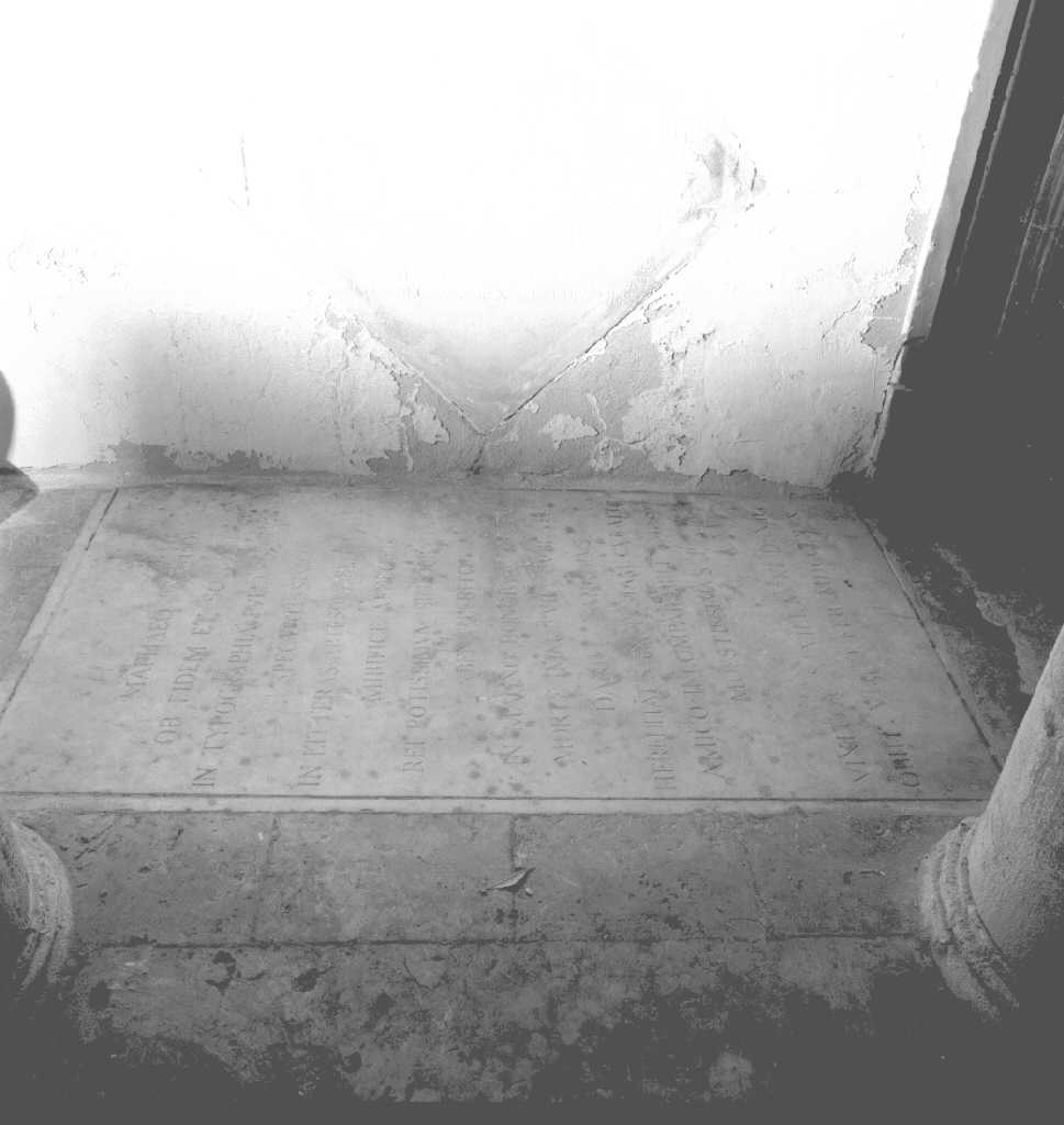 lapide tombale - ambito veneto (sec. XVIII)