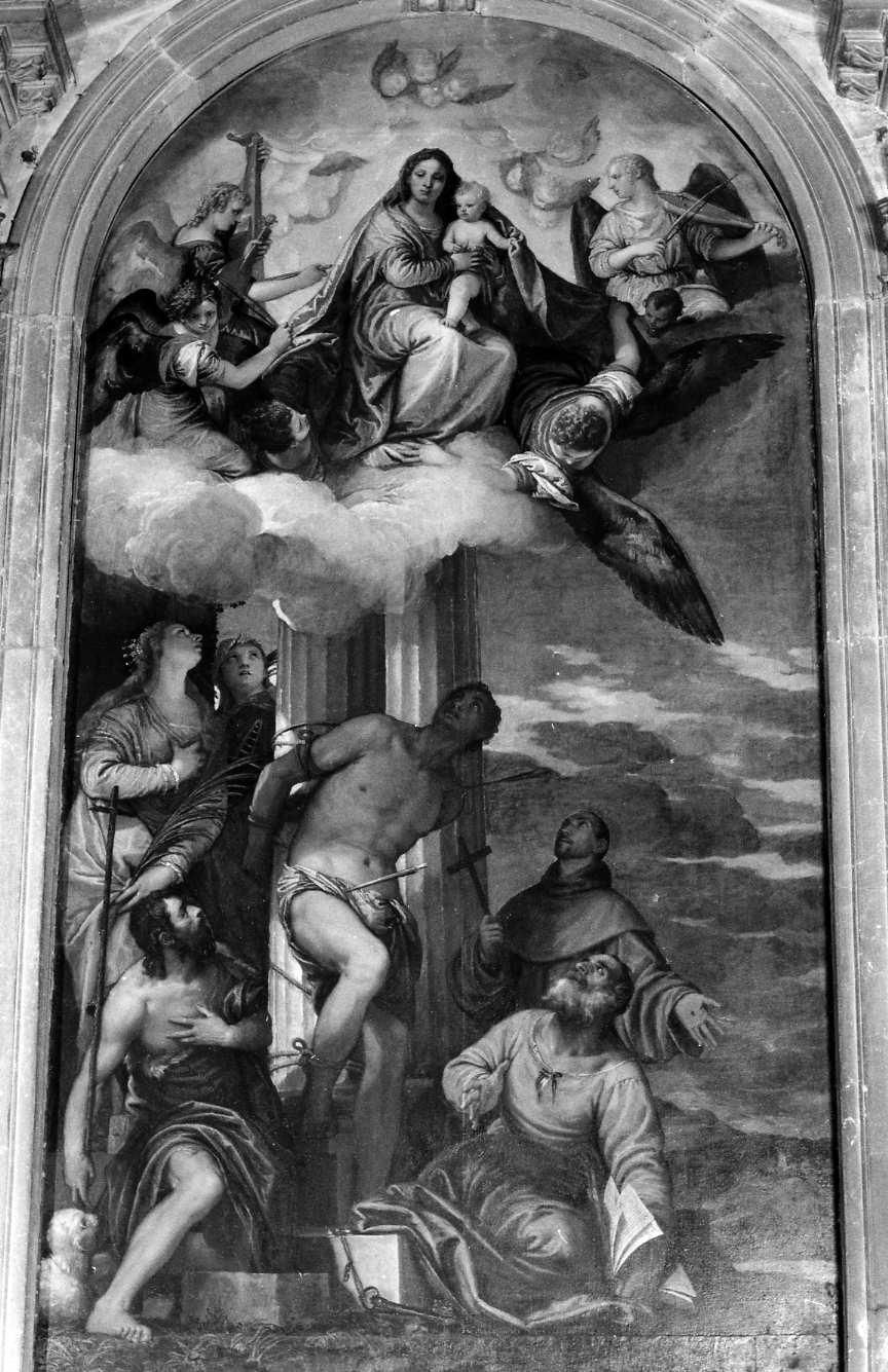 Madonna in gloria con S. Sebastiano e altri Santi (dipinto) di Caliari Paolo detto Veronese (sec. XVI)